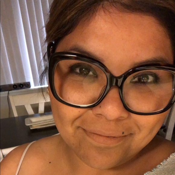 Meet your Posher, Claudia - Picture 4 of 4